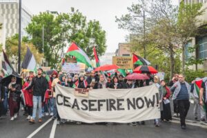 People holding banners of Ceasefire now